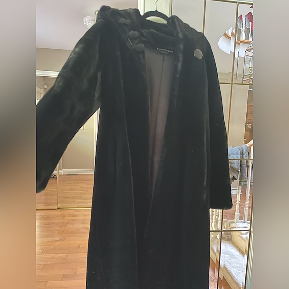 BIANCA NYGARD floor length fur winter coat. - Picture 11 of 11